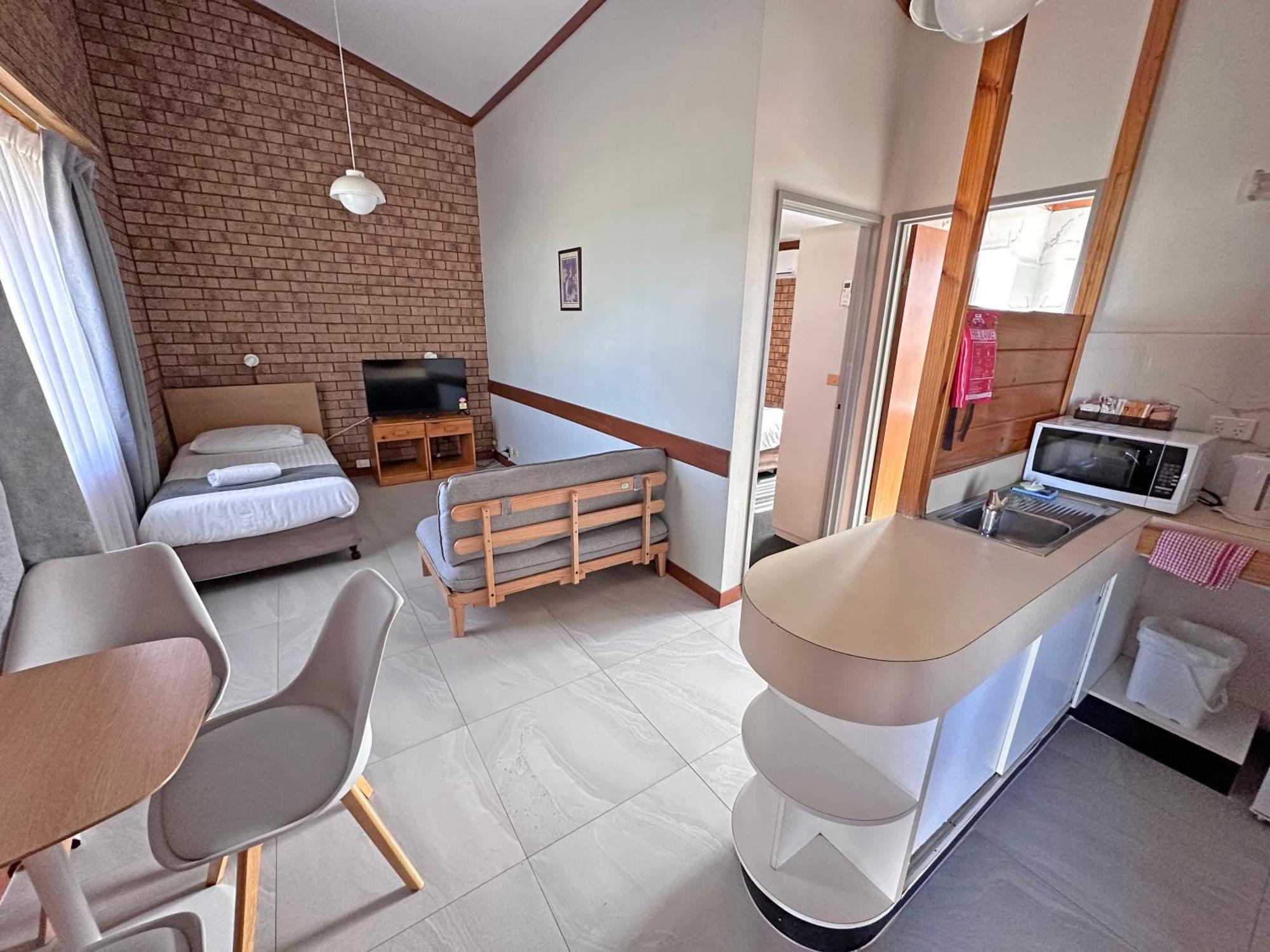 Spa Village Travel Inn Moree Room photo